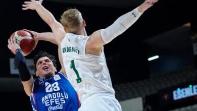 Esenler Erokspor Anadolu Efes'i Mağlup Etti