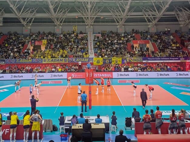 Ekstrem yağış Fenerbahçe-Göztepe voleybol maçını erteletti