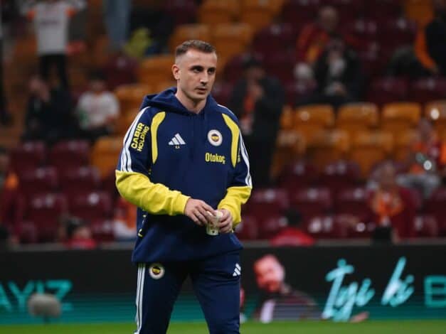 Fenerbahçe'den Kerem Aktürkoğlu transferinde 1 milyon euroluk ek ödeme 1 Fenerbahçe forması giyen milli futbolcu Kerem Aktürkoğlu