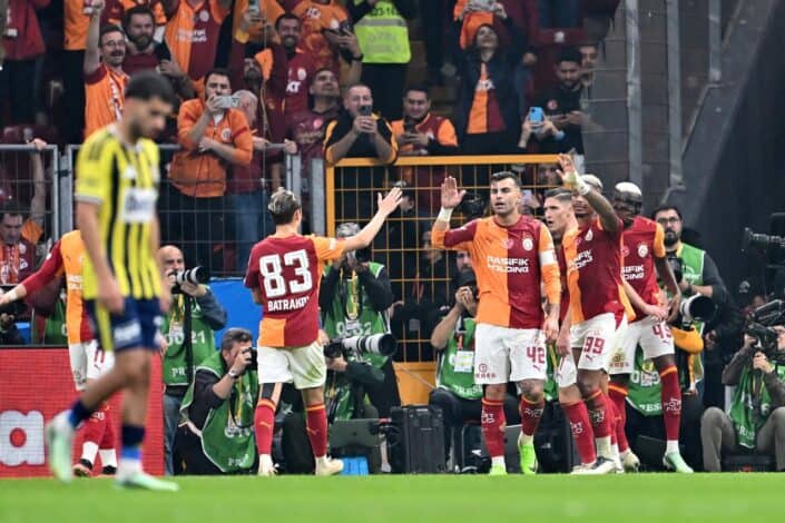 Galatasaray'ın Fenerbahçe derbisinde iki gol atan forveti Victor Osimhen