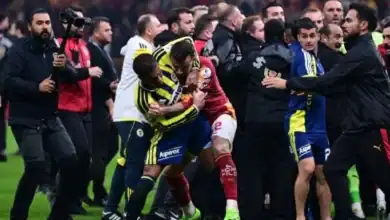 Bardakcı, Brown kavgasında ilk saldıran için videoyu işaret etti 20 Galatasaraylı futbolcu Abdülkerim Bardakcı, Fenerbahçeli Archie Brown ile yaşadığı kavga sonrası açıklama yaptı