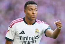 Real Madrid forması giyen Kylian Mbappe