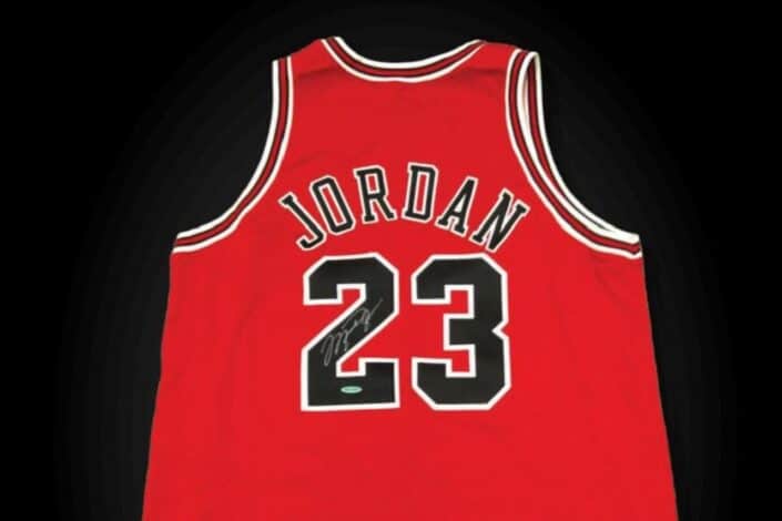 Michael Jordan'ın 1998 final forması 14 milyon dolara alıcı buldu