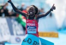 Kenyalı maratoncu Peres Jepchirchir yarış sırasında