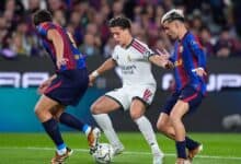 Real Madridli futbolcular Camp Nou'da Barcelona'yı 2-1 yendikleri maçta