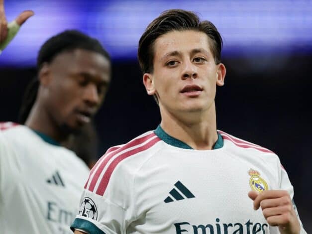 Real Madrid'den Arda Güler'e sevgi mesajı 1 Real Madrid'in Arda Güler için yaptığı seni seviyorum paylaşımı