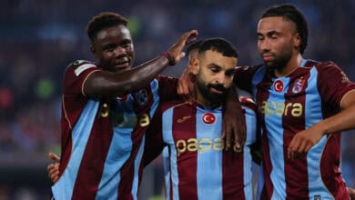 Trabzonsporlu futbolcuların Süper Lig maçında attıkları golün ardından sevinci