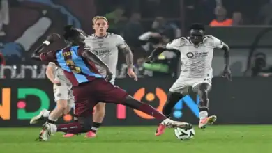 Trabzonspor ile Hearts arasındaki maçta gol sevinci yaşayan oyuncular