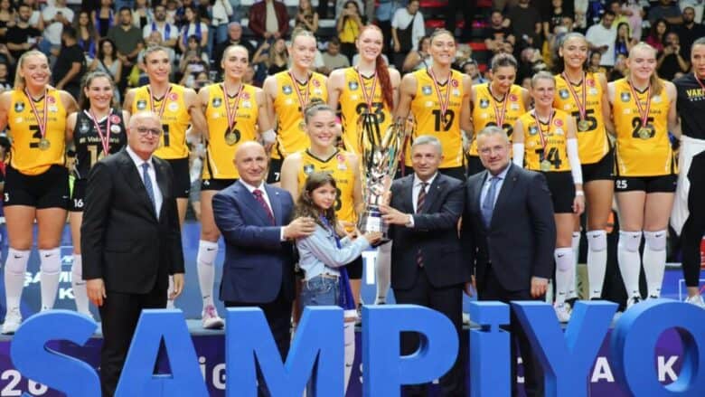VakıfBank, AXA Sigorta Şampiyonlar Kupası'nı 6. kez kazandı 1 VakıfBank, AXA Sigorta Şampiyonlar Kupası'nı 6. kez kazandı