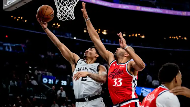 Spurs'ten Clippers Karşısında Farklı Galibiyet ve 11 Maçlık Seri